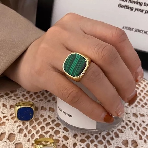 Jewelry - NEW Gold & Emerald Statement Ring - Size 6